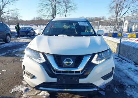 2017 Nissan Rogue S z USA, uszkodzony, nr VIN KNMAT2MV6HP613062